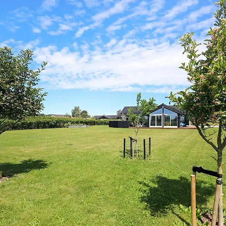 펜션 9 Person In Otterup-by Traum